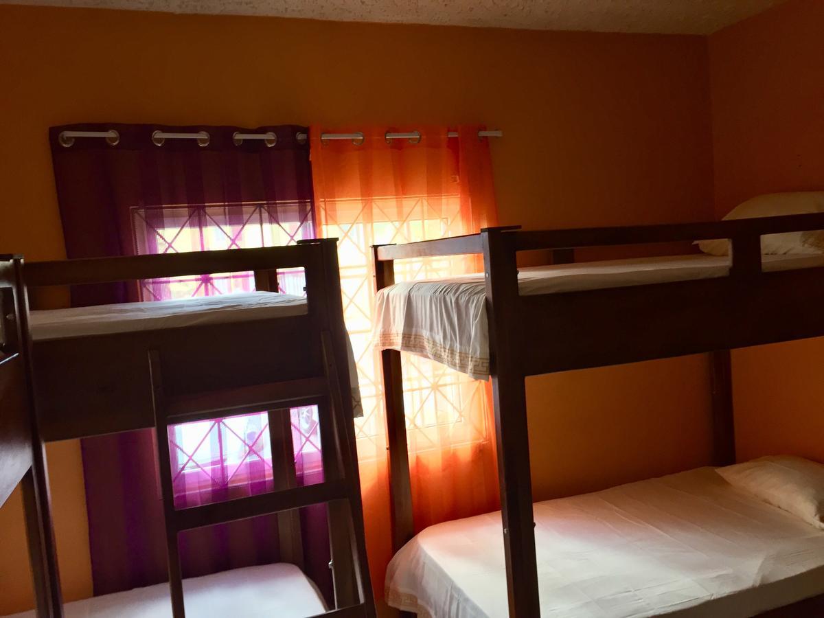 مونتيغو باي Yaad Hostel المظهر الخارجي الصورة
