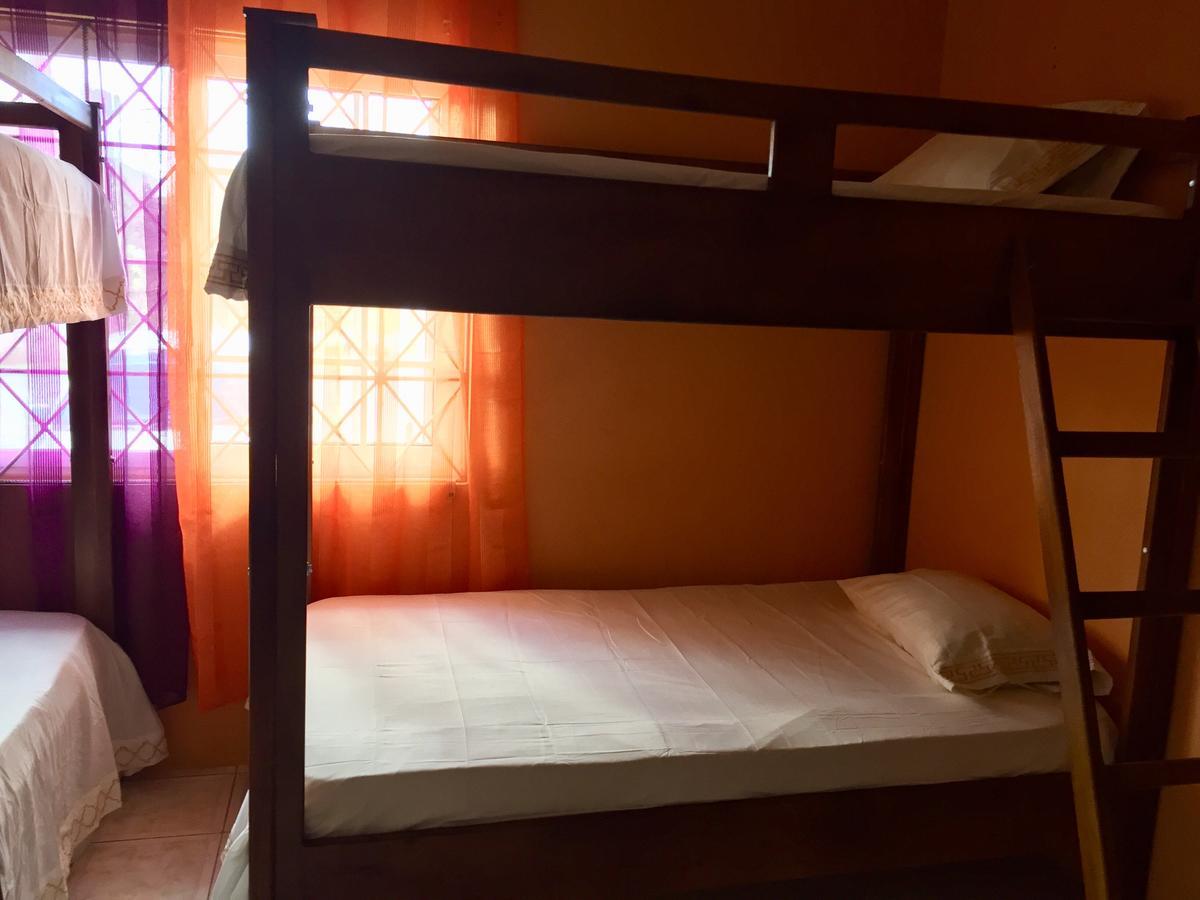 مونتيغو باي Yaad Hostel المظهر الخارجي الصورة