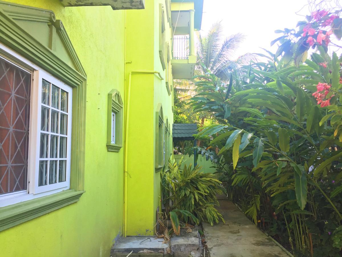 مونتيغو باي Yaad Hostel المظهر الخارجي الصورة