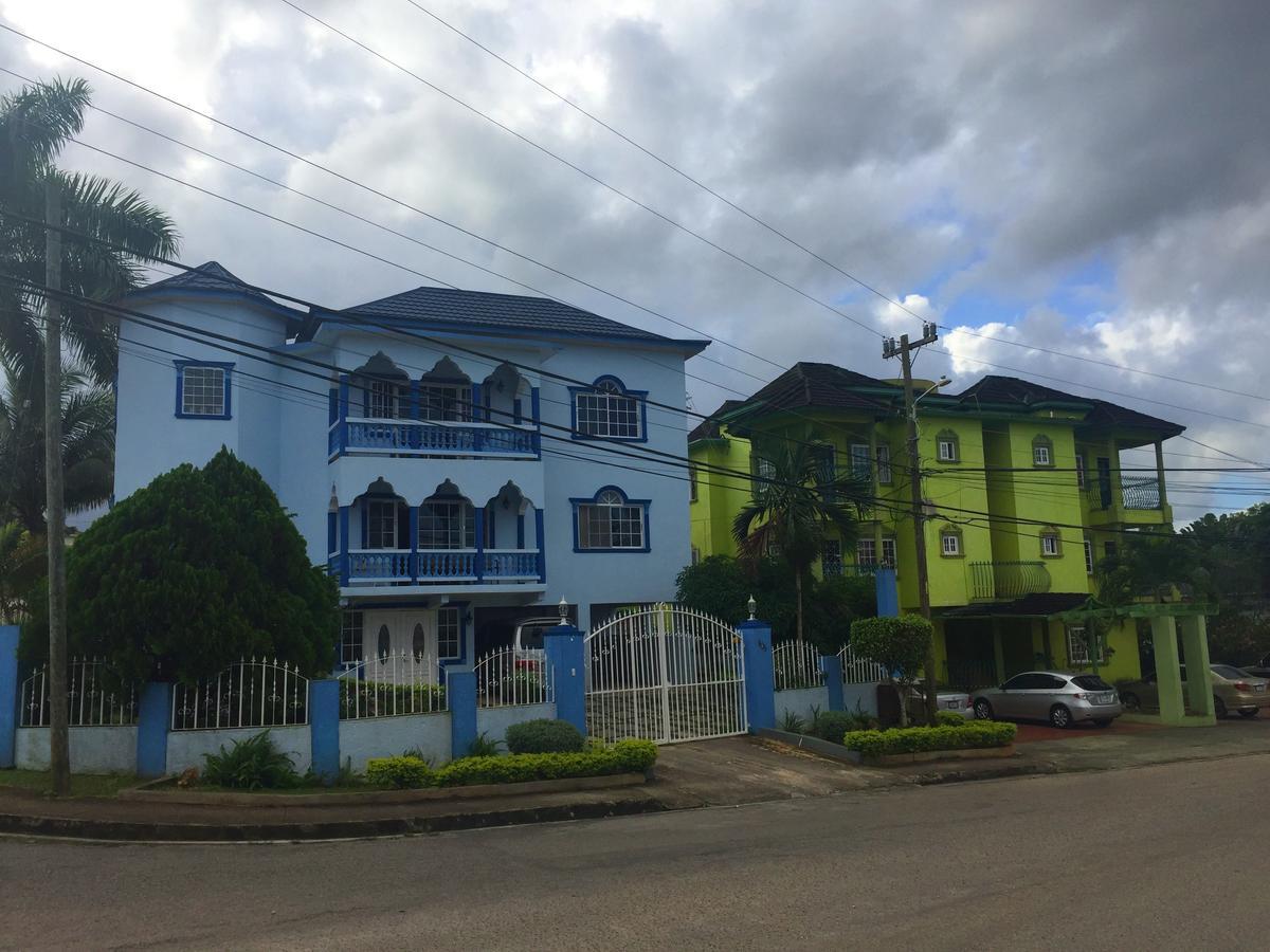 مونتيغو باي Yaad Hostel المظهر الخارجي الصورة