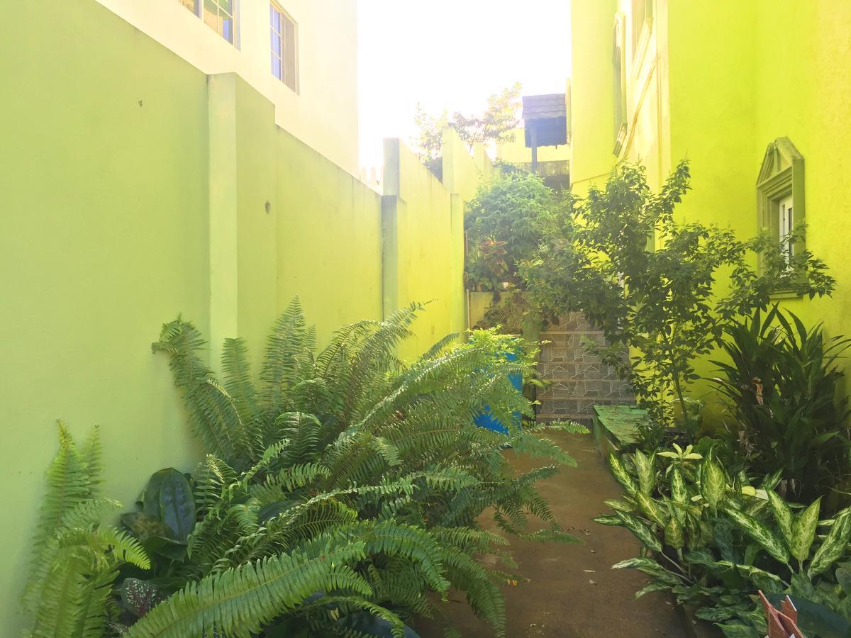 مونتيغو باي Yaad Hostel المظهر الخارجي الصورة