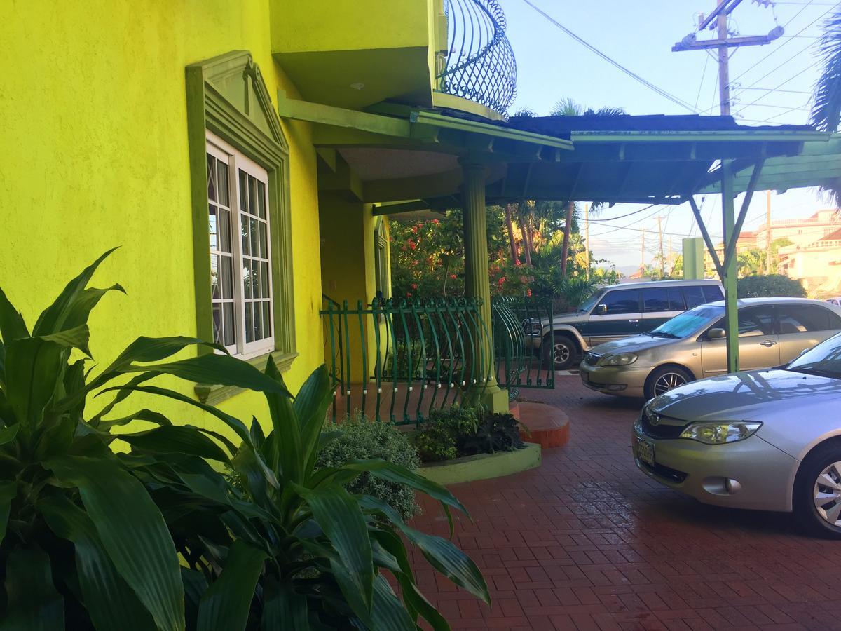 مونتيغو باي Yaad Hostel المظهر الخارجي الصورة