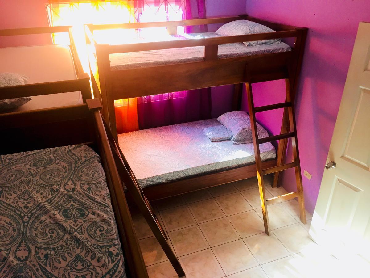 مونتيغو باي Yaad Hostel المظهر الخارجي الصورة