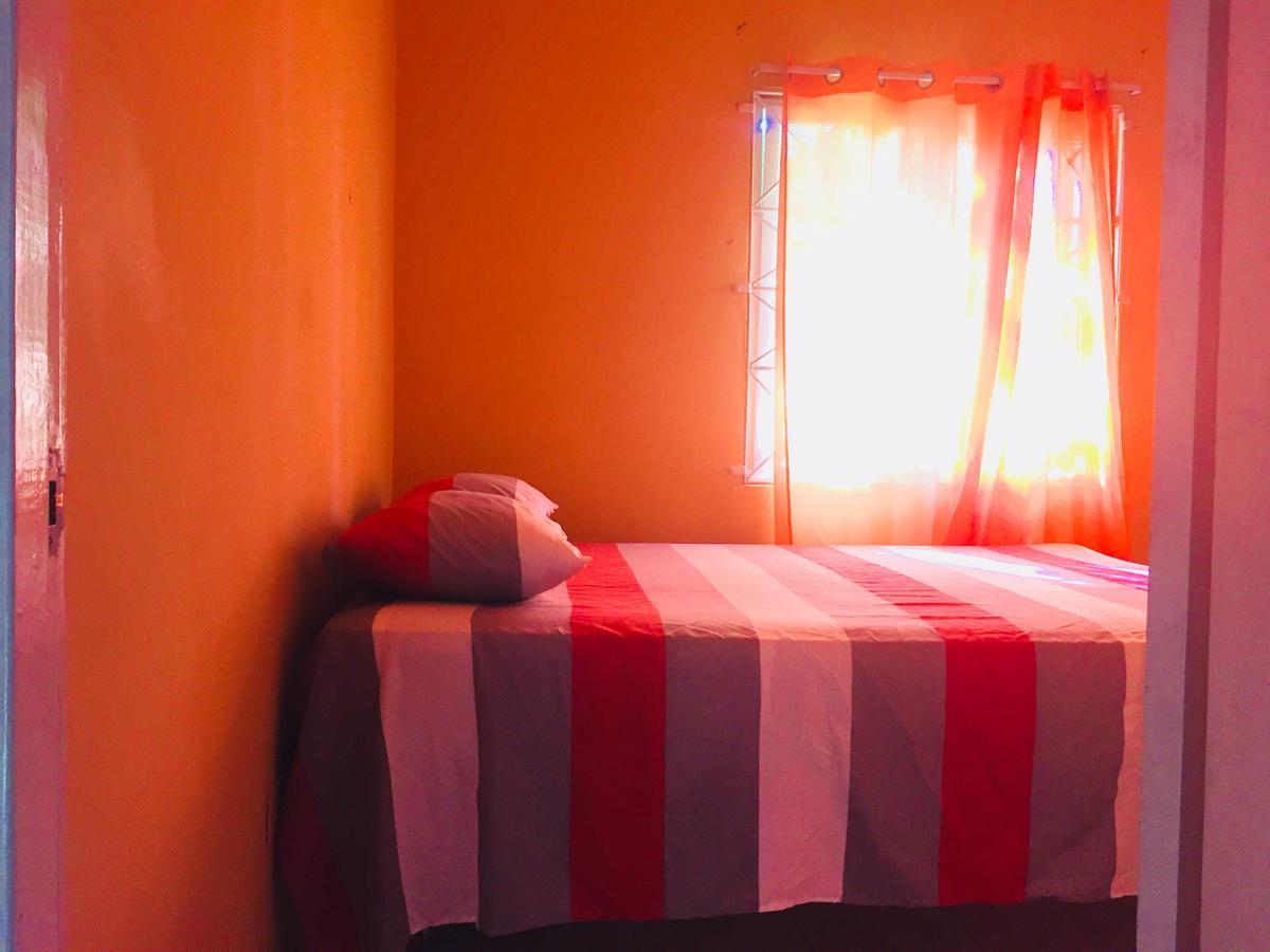 مونتيغو باي Yaad Hostel المظهر الخارجي الصورة