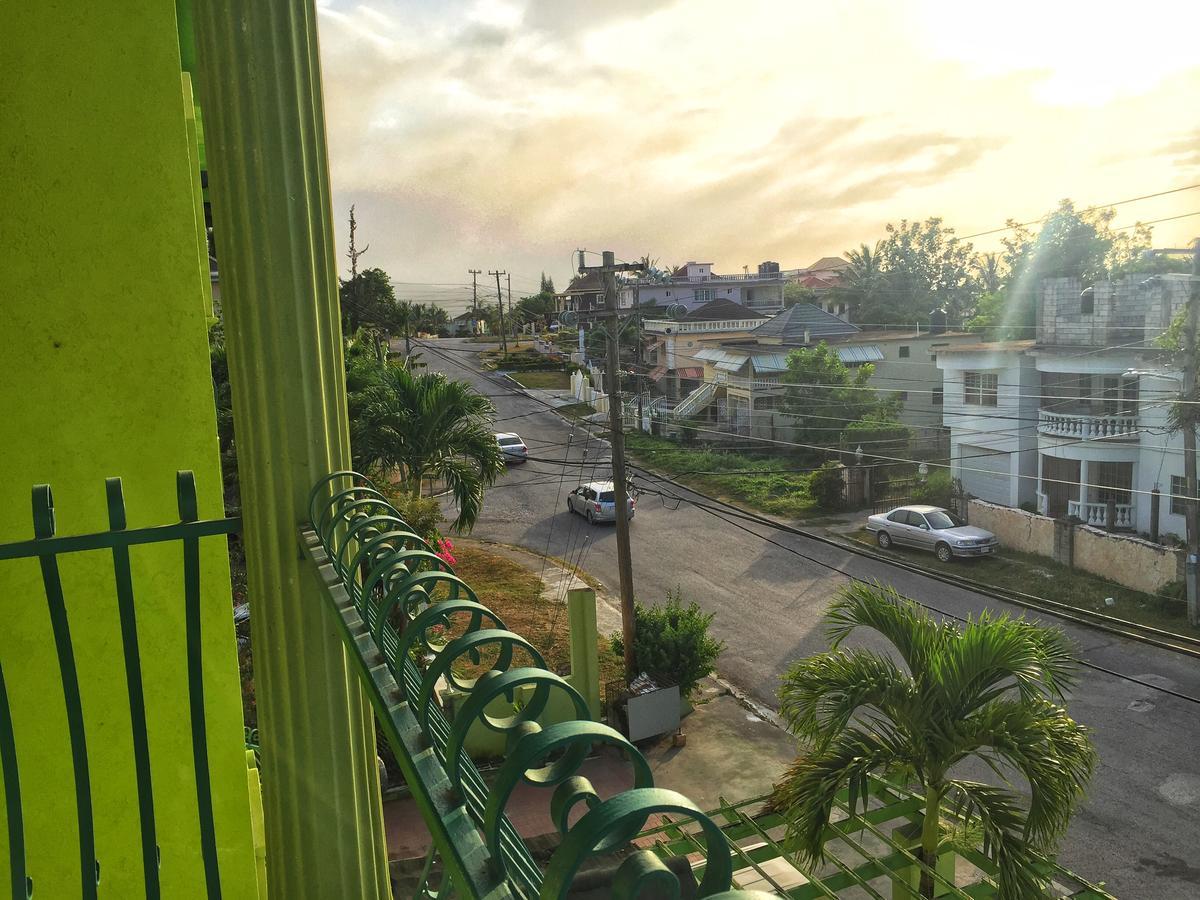 مونتيغو باي Yaad Hostel المظهر الخارجي الصورة