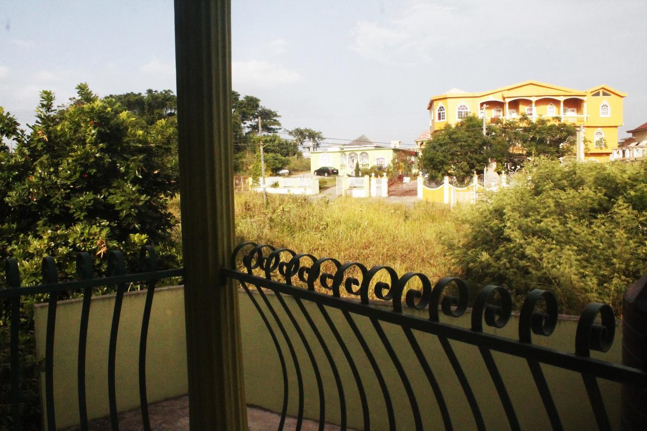 مونتيغو باي Yaad Hostel المظهر الخارجي الصورة