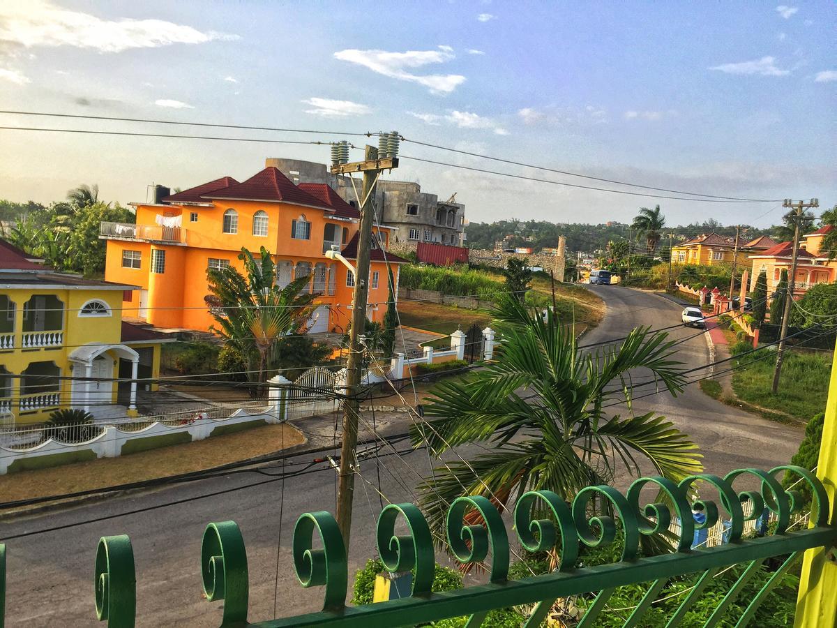 مونتيغو باي Yaad Hostel المظهر الخارجي الصورة