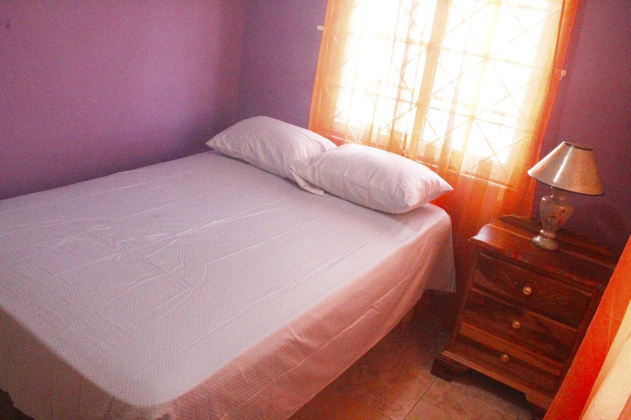 مونتيغو باي Yaad Hostel المظهر الخارجي الصورة