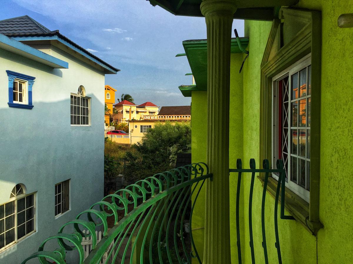 مونتيغو باي Yaad Hostel المظهر الخارجي الصورة