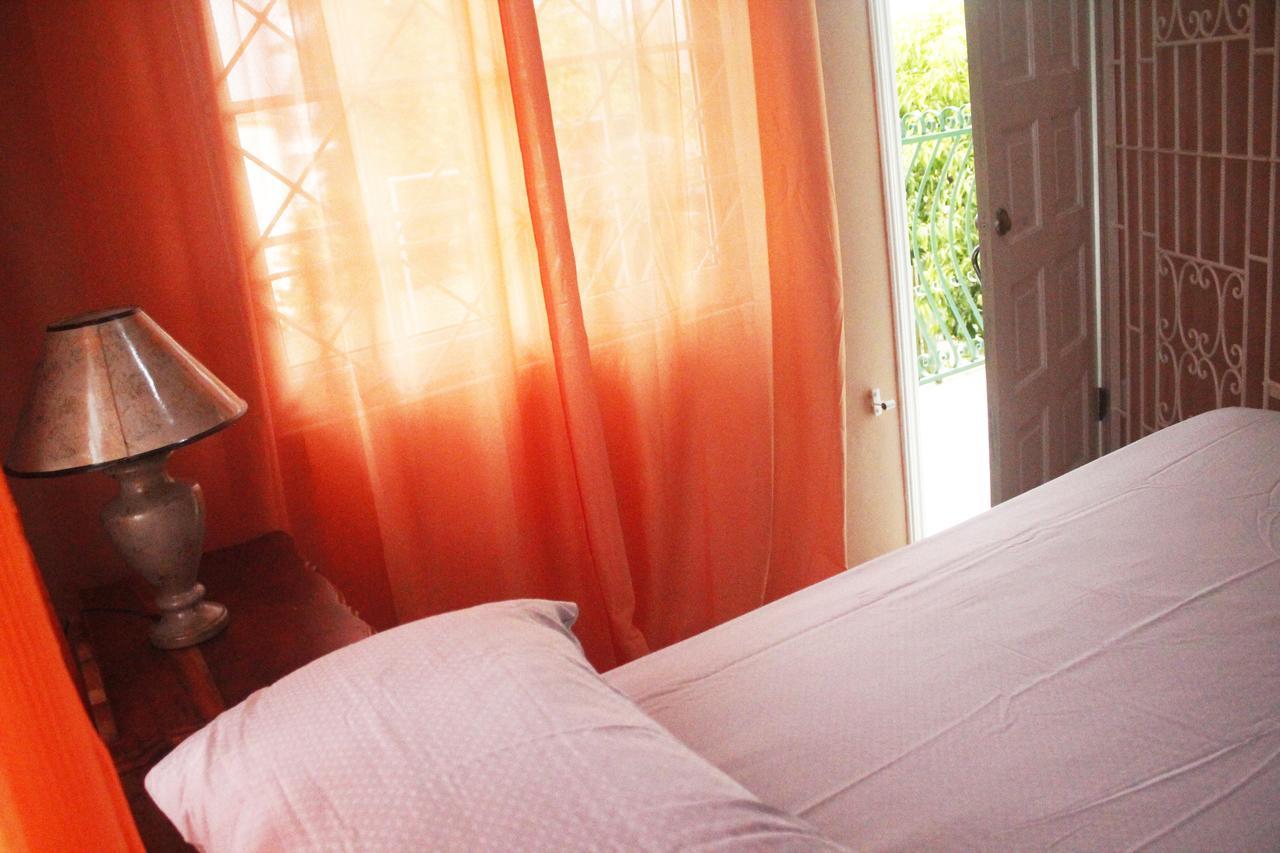 مونتيغو باي Yaad Hostel المظهر الخارجي الصورة