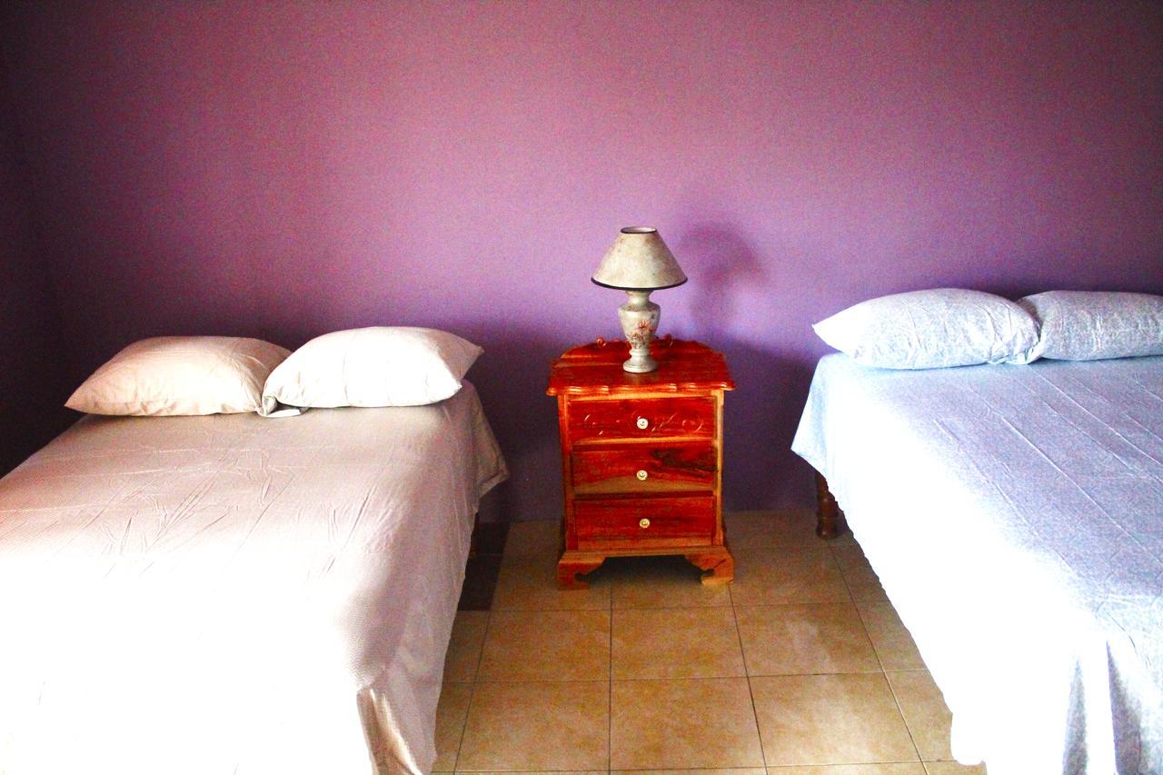 مونتيغو باي Yaad Hostel المظهر الخارجي الصورة