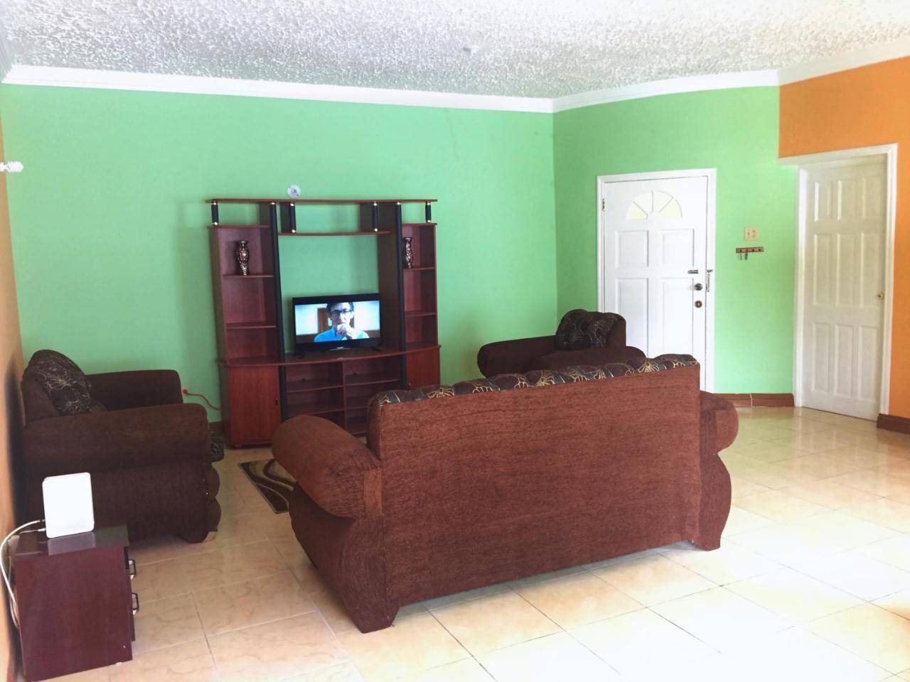 مونتيغو باي Yaad Hostel المظهر الخارجي الصورة