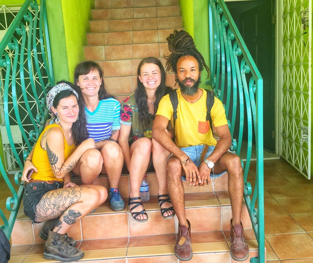 مونتيغو باي Yaad Hostel المظهر الخارجي الصورة