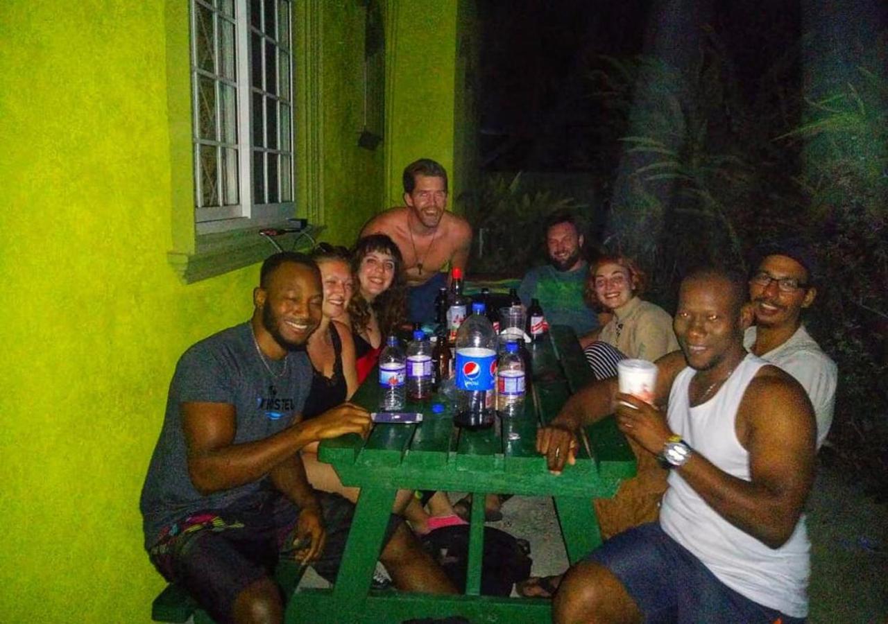 مونتيغو باي Yaad Hostel المظهر الخارجي الصورة