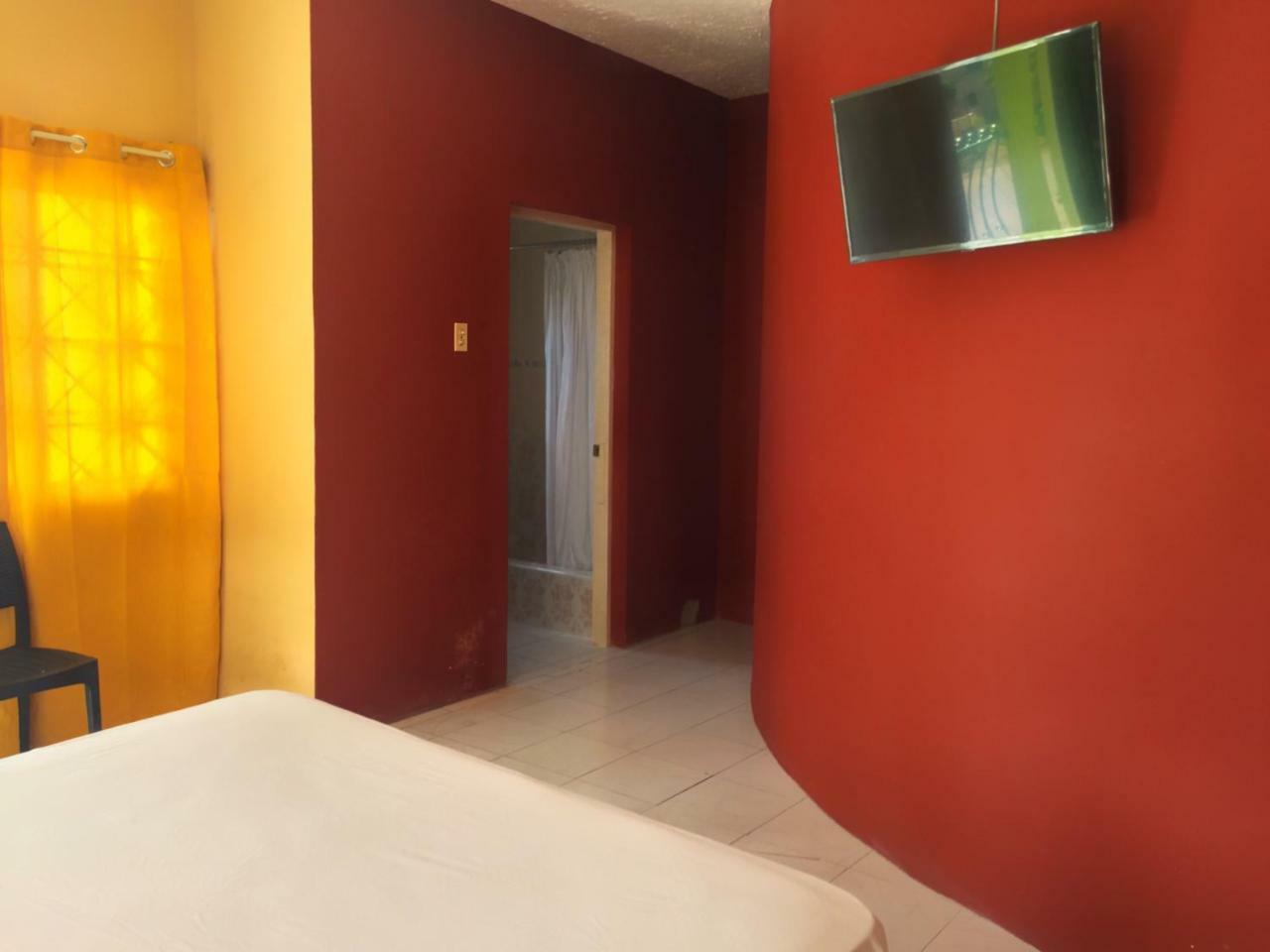 مونتيغو باي Yaad Hostel المظهر الخارجي الصورة
