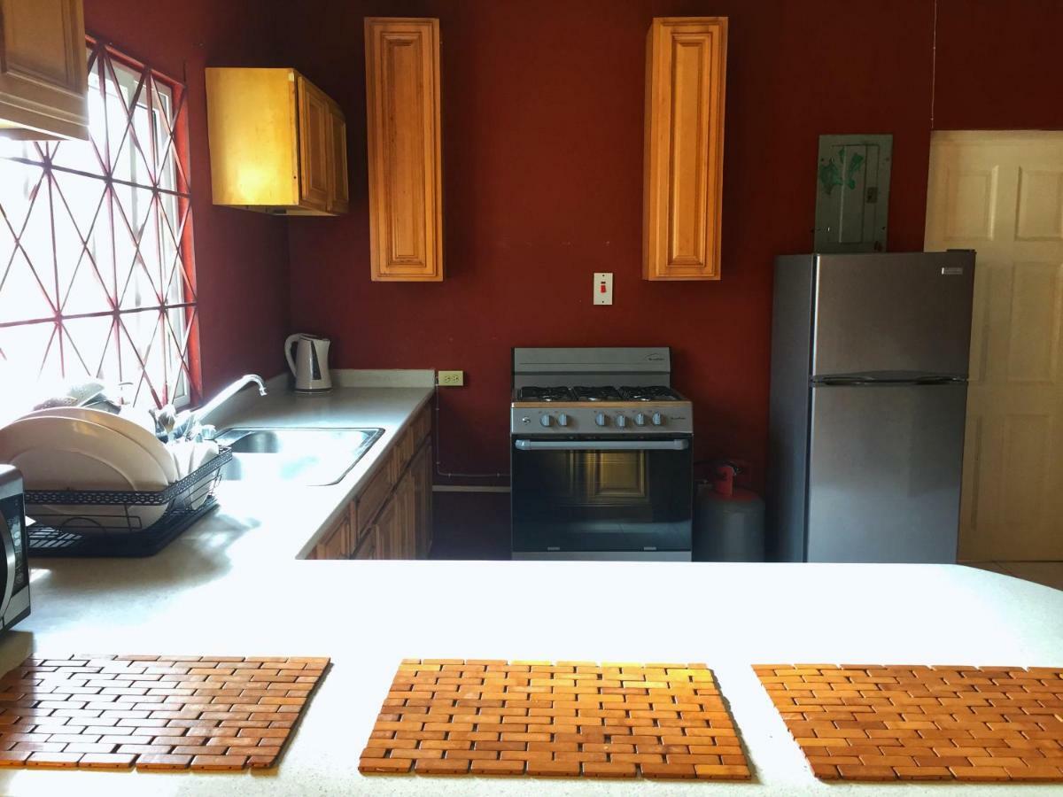 مونتيغو باي Yaad Hostel الغرفة الصورة